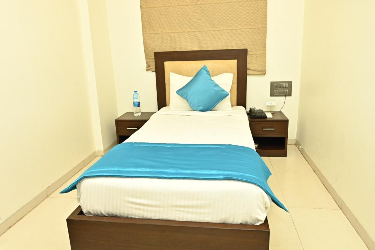 Blue Arrow Hotel Karwar Ngoại thất bức ảnh