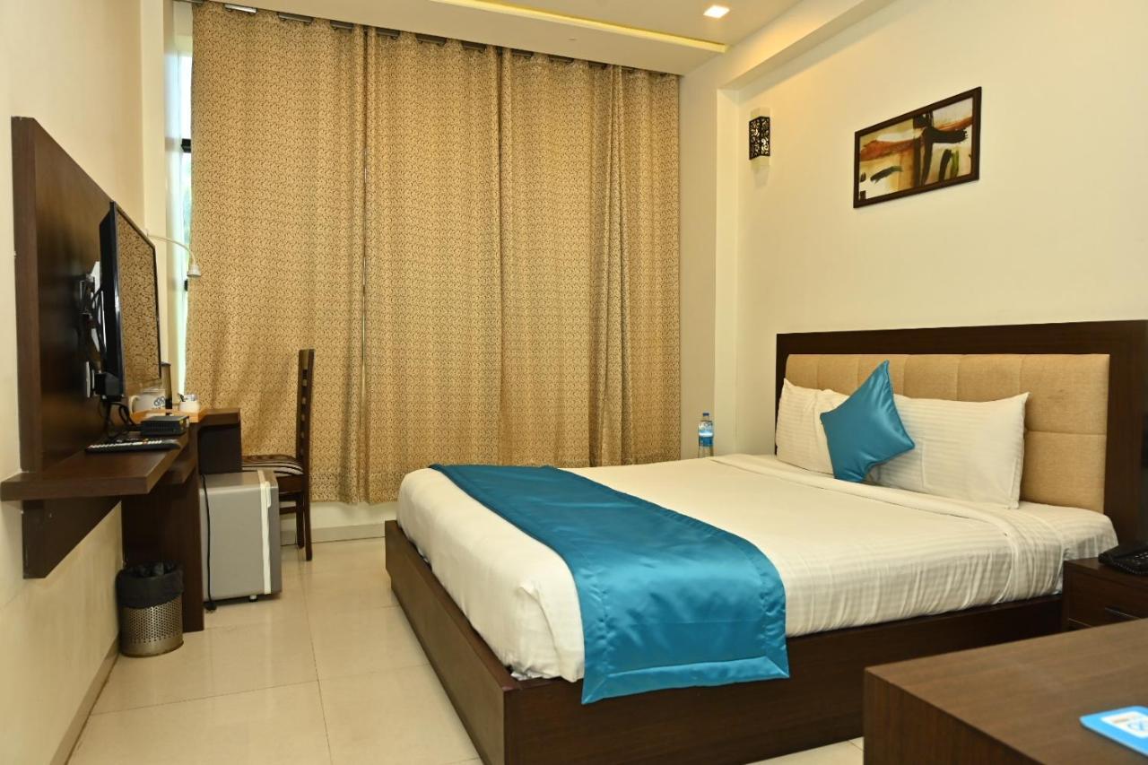 Blue Arrow Hotel Karwar Ngoại thất bức ảnh